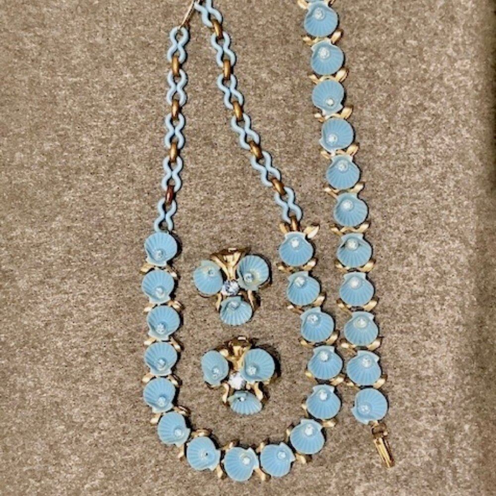 Summer Light Blue Vintage 4-piece jewelry set - Blue Scallop Motif - Lightweight